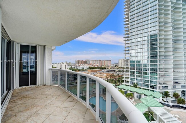 Building Photo - 16711 Collins Ave