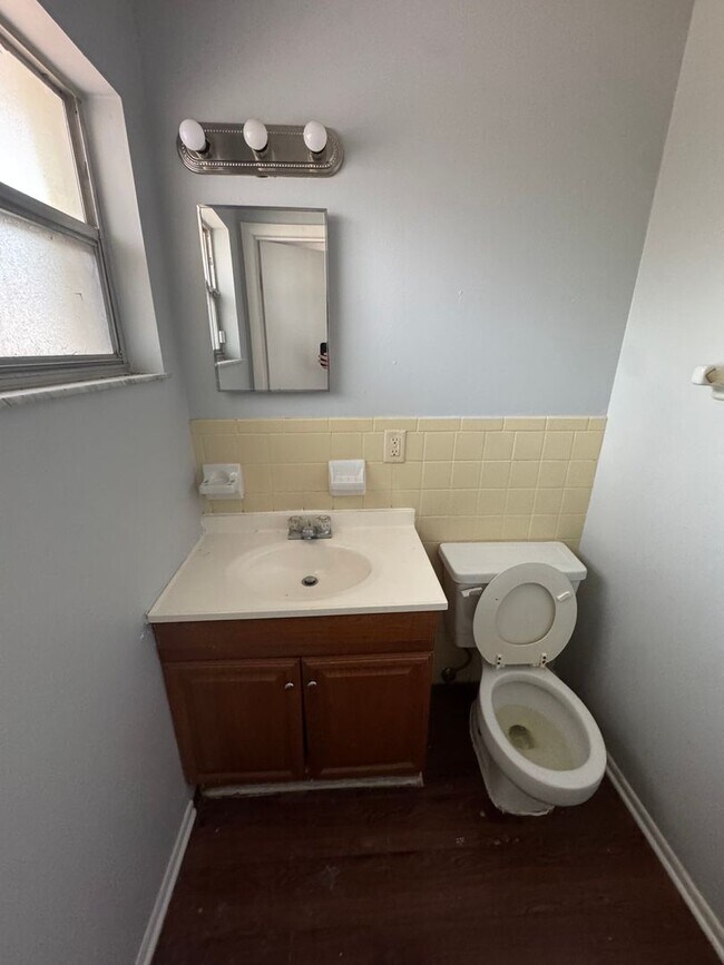 Building Photo - SPACIOUS 3BR/1.5BA w/Carport, Beautiful Wood Finish Flooring, Privacy Fenced Backyard! NO APP FEE!