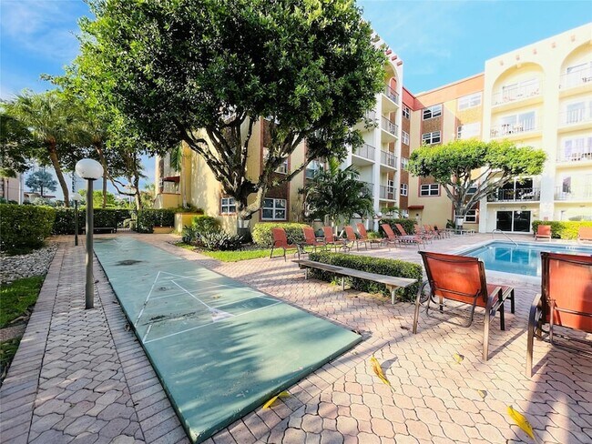 Building Photo - 400 N Riverside Dr