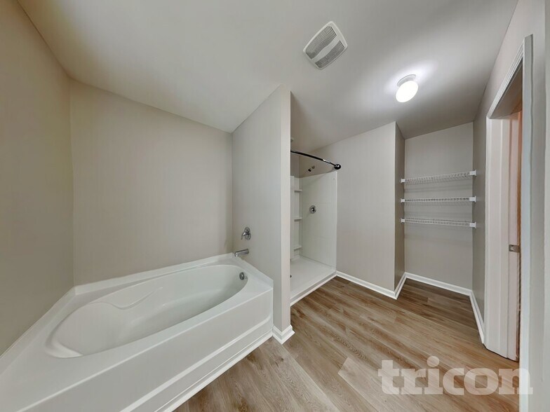 Building Photo - 1008 Eldon Ln