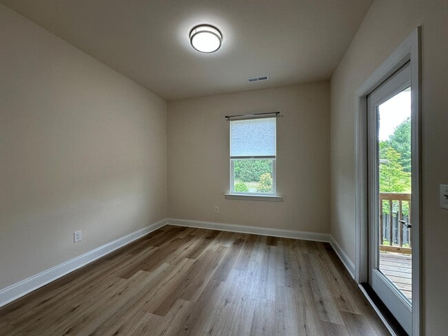 Building Photo - 120 Heathbrook Ln