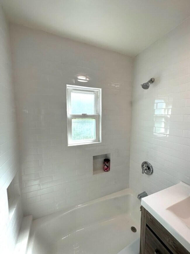 Building Photo - Stand Alone- No Shared Walls - 1 bedroom- ...