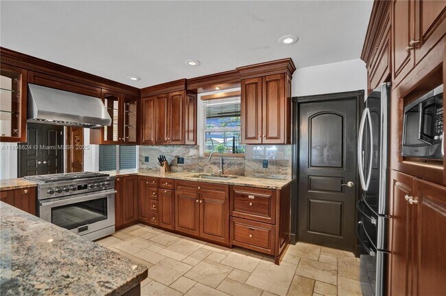 Building Photo - 3100 NE 56th Ct