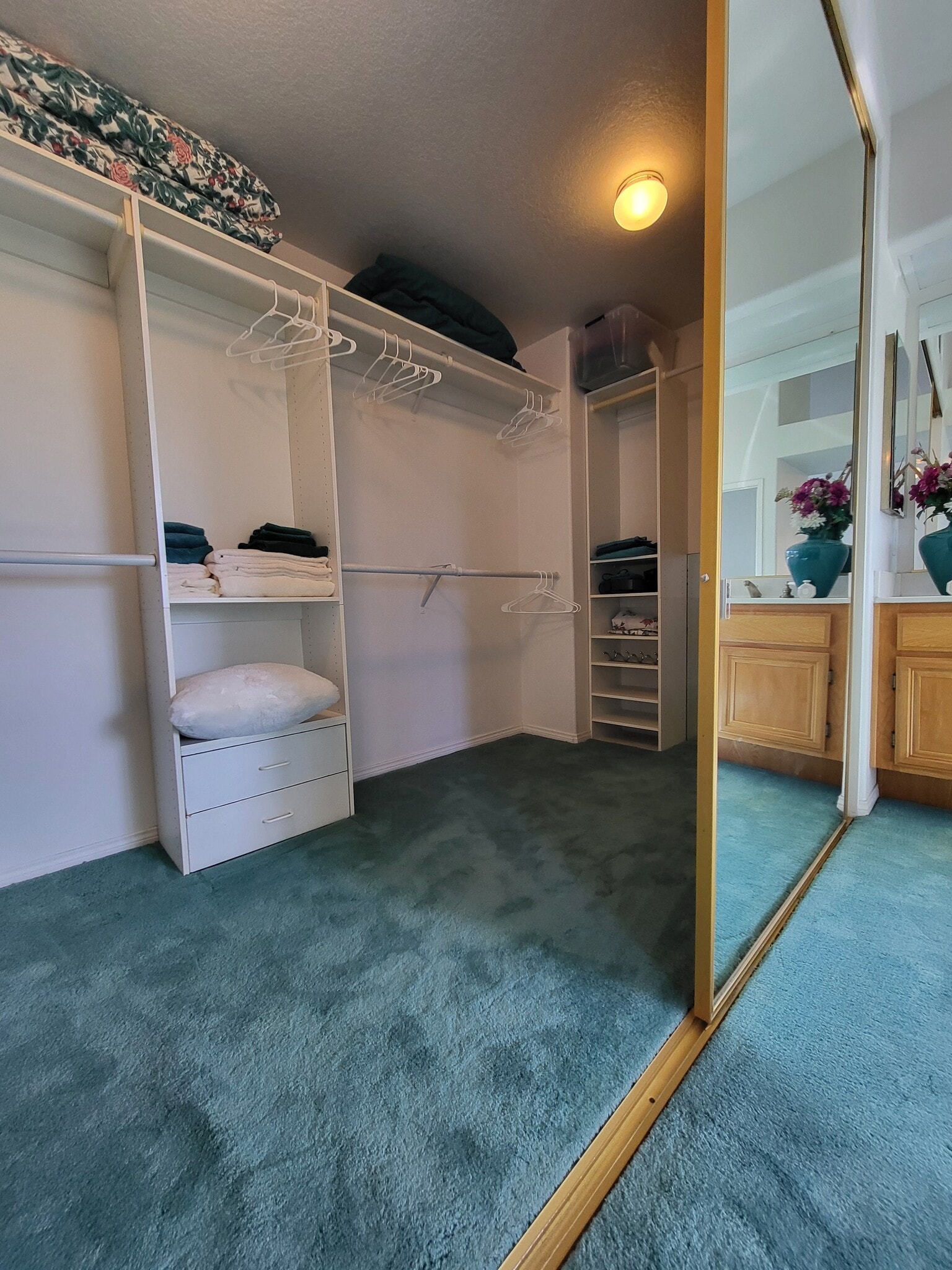 Building Photo - 21714 Agajanian Ln