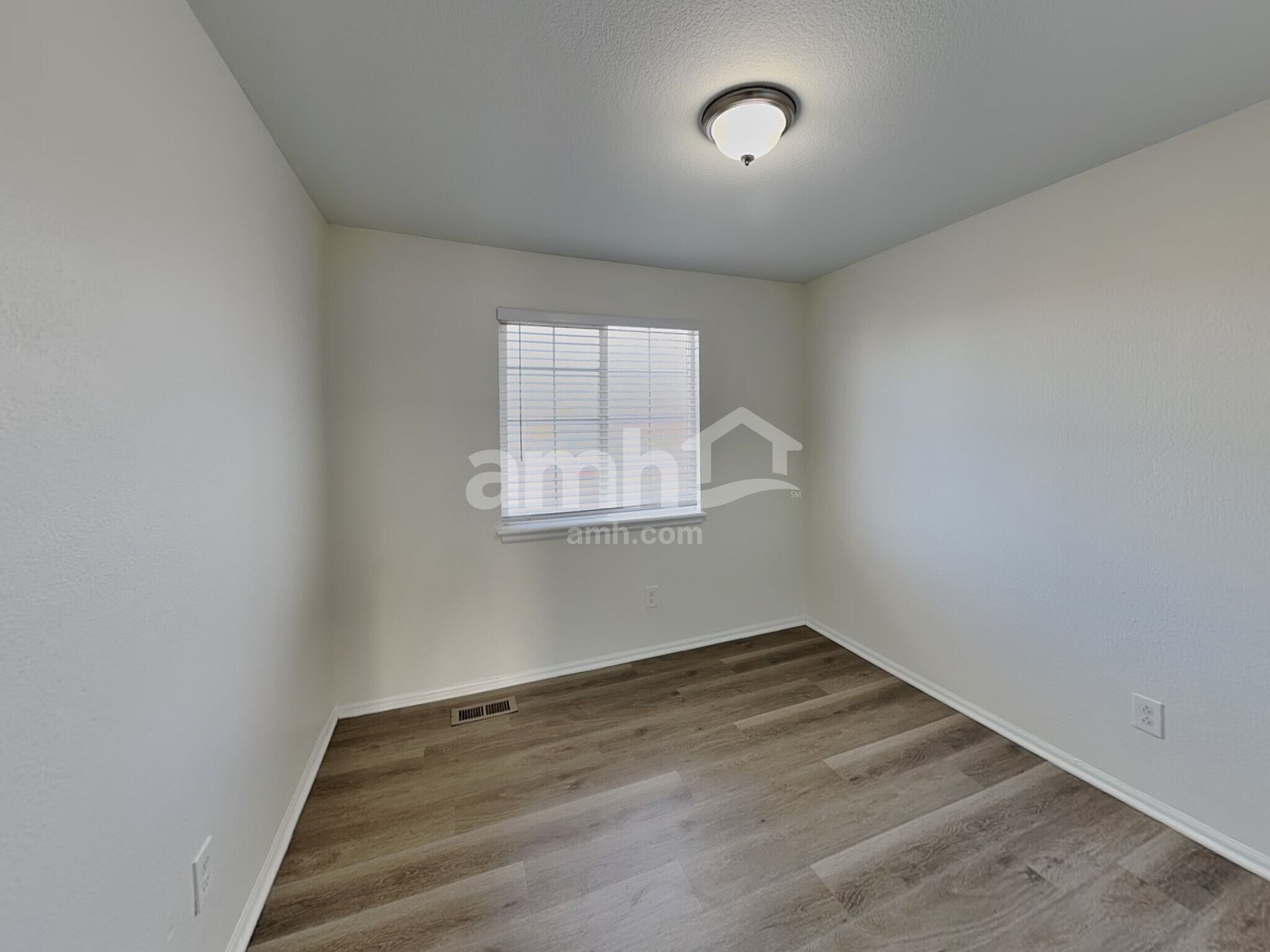 Building Photo - 14592 E 52nd Ave