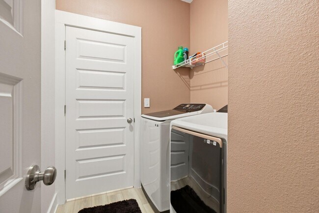 Building Photo - 104 Blooming Cv