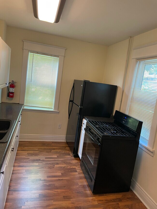 Building Photo - 389 Fairview Ave N Unit 1