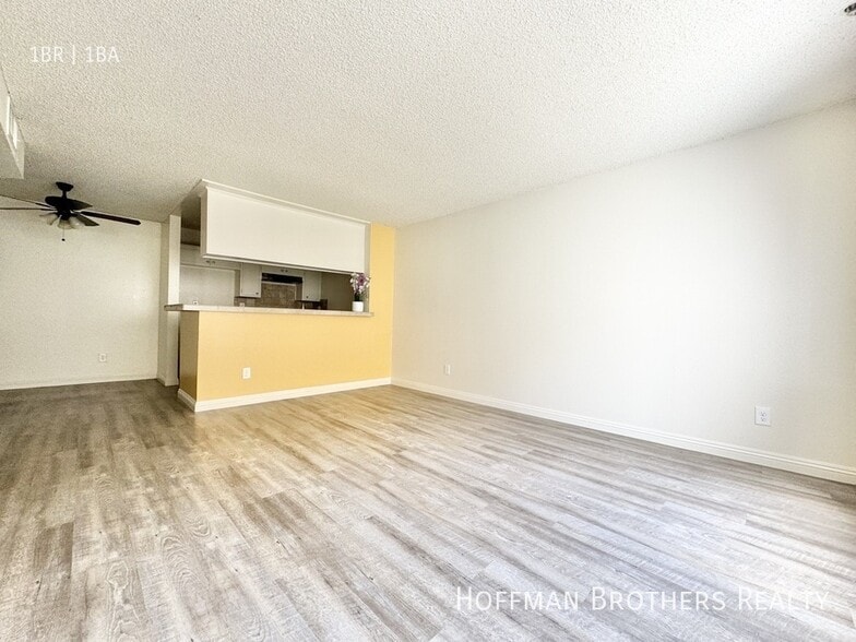 Building Photo - 9233 Van Nuys Blvd