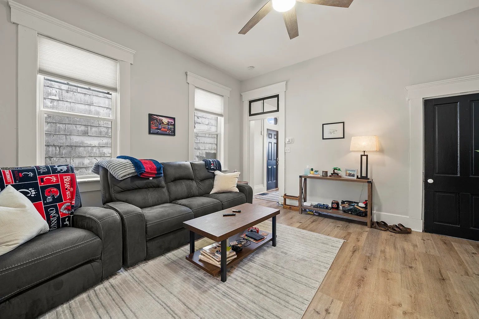 Building Photo - 211 E 5th St