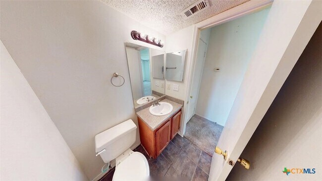 Building Photo - 1613 Bobby Lee Dr