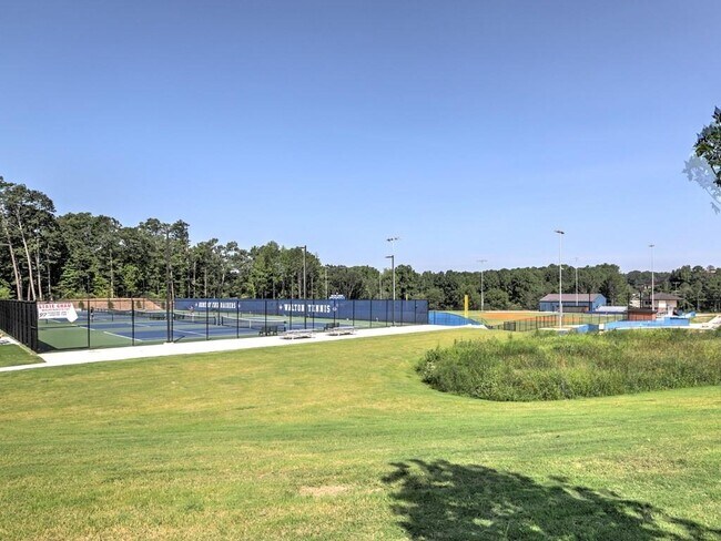 Building Photo - 4512 Woodlawn Lake Dr