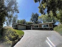 Building Photo - BEAUTIFUL FOUR BEDROOM TWO AND A HALF BATH HOME!