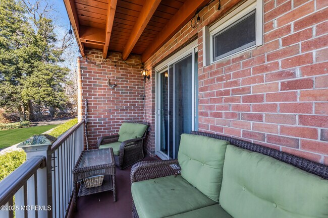 Building Photo - 1641 Elm Ave