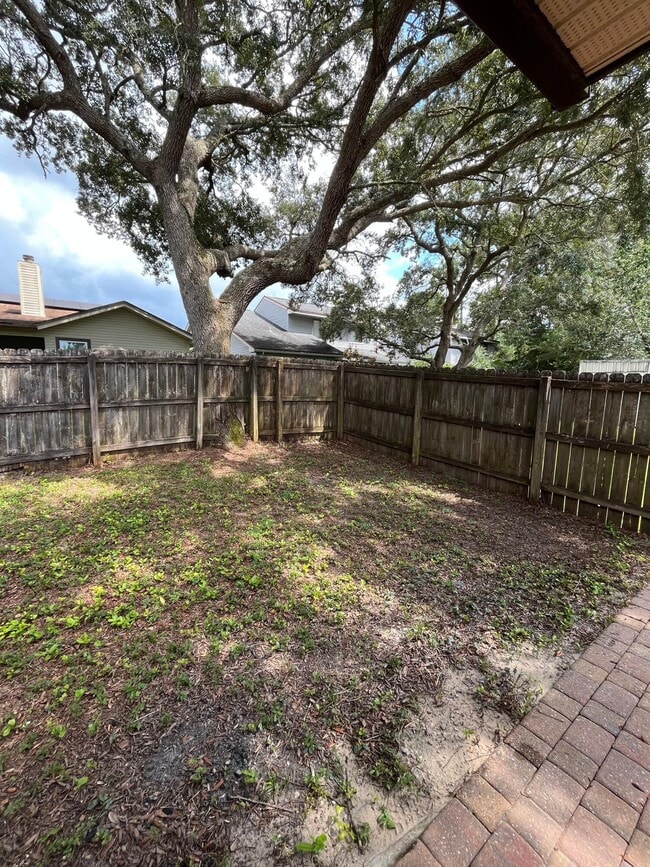 Building Photo - 3945 Balsam Dr