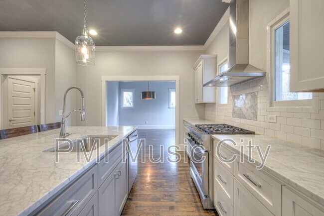 Building Photo - 1537B Battlefield Dr