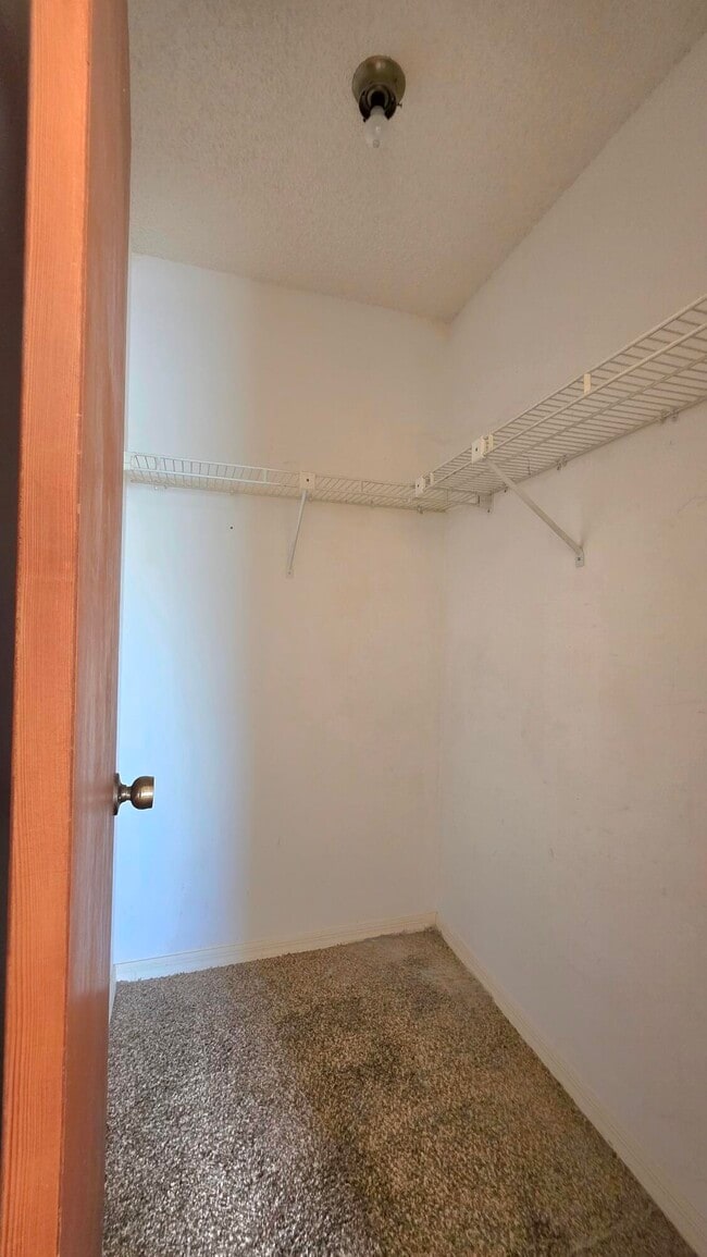 Building Photo - 207 SW Statler Ave