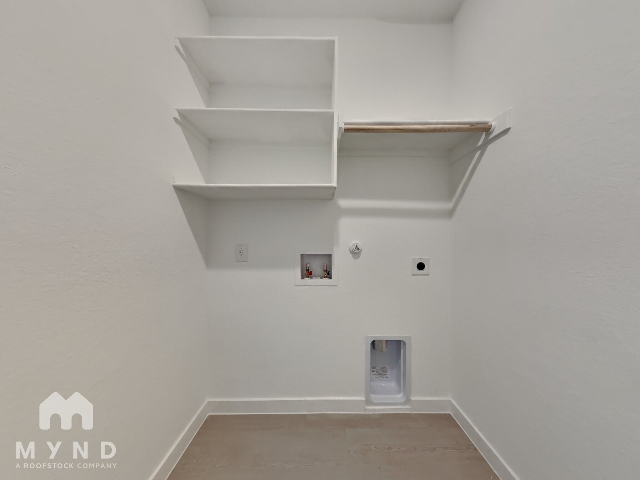 Building Photo - 10604 Ysasmendi Rdg