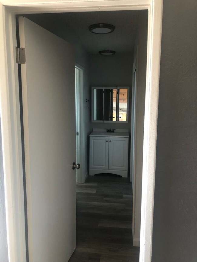 Building Photo - 5920 Stanley Ave