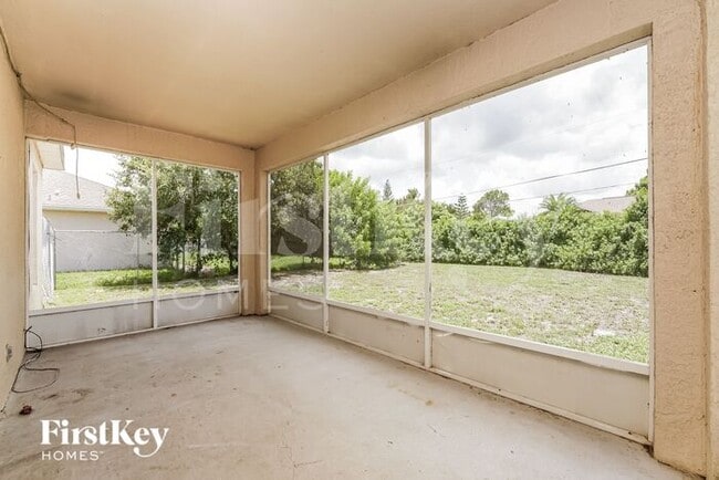 Building Photo - 474 Harvey Ave NE