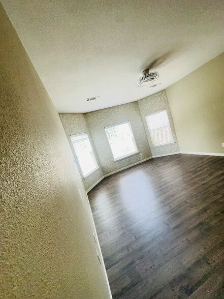 Building Photo - 1417 Cottonwood Trail