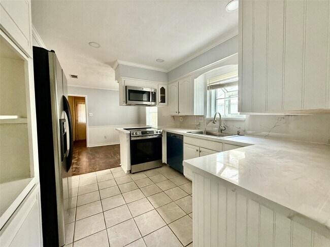 Building Photo - 5215 Cheena Dr
