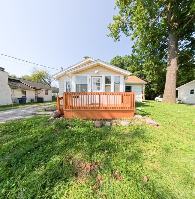 Building Photo - Cozy 3 Bedroom 1 Bathroom- Located near bl...