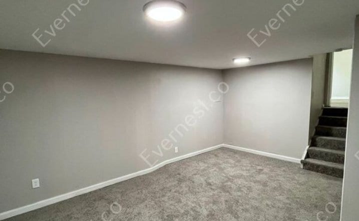 Building Photo - 547 Richards Rd