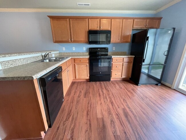 Building Photo - 404 Sullivan Loop Rd