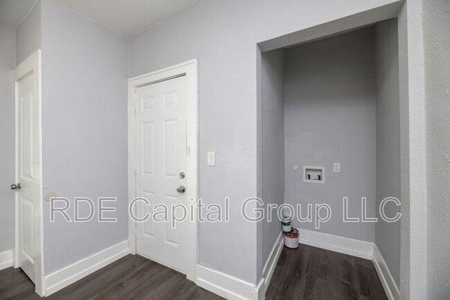 Building Photo - 5212 Parry Ave