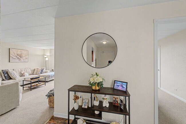 Building Photo - 1 Renaissance Pl