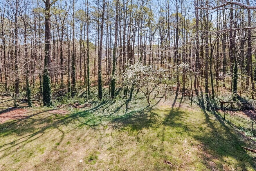 Building Photo - 1120 Brenton Dr NW