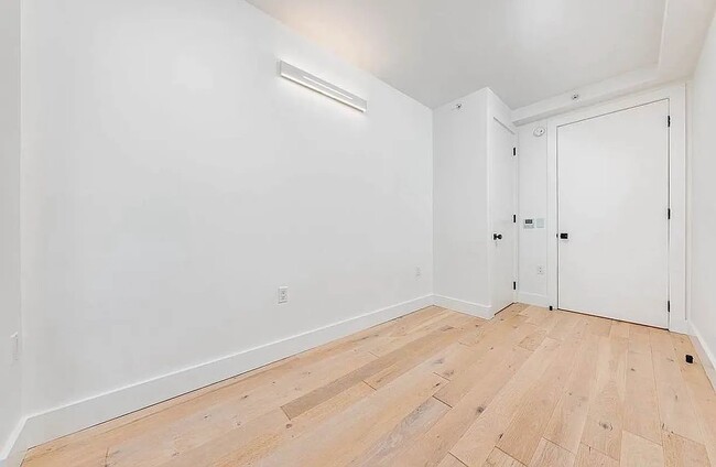 Building Photo - 60 W 125th St