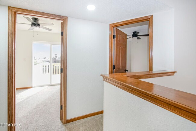 Building Photo - 929 Totonaca Ln