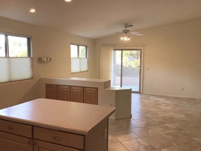 Building Photo - 3Bd/2ba Nice, clean in Rancho Vistoso, 3 Car Garage, Oro Valley