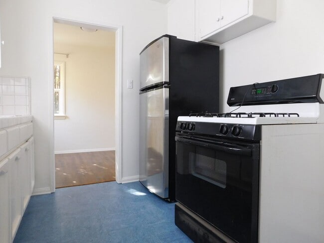 Building Photo - Sunset Drive, 4363-4377