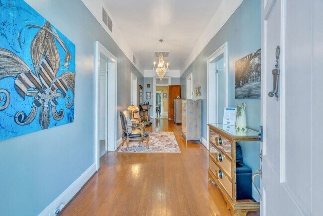 Building Photo - Gorgeous 3BD/2BA Home w/ Off Street Parking, Laundry Room, and Only 1 Block Off St Charles Ave.