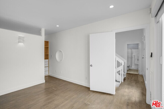 Building Photo - 1 Ironsides St