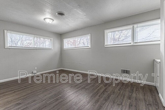 Building Photo - 7607 E 110th St