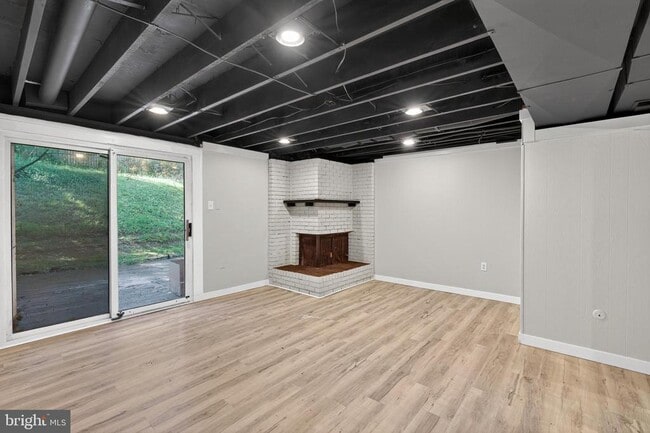 Building Photo - 9333 Pan Ridge Rd