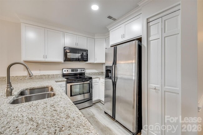 Building Photo - 13822 Queens Harbor Rd