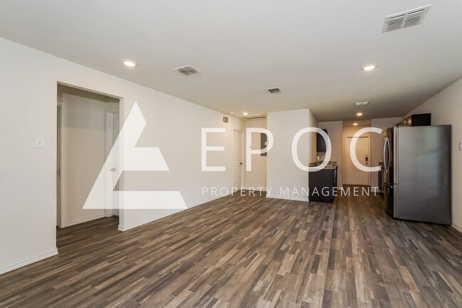 Building Photo - 719 N 13th St