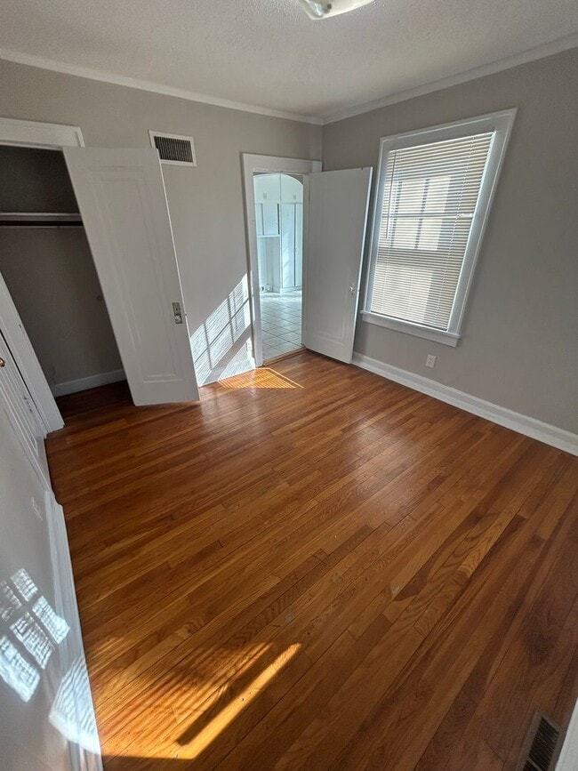 Building Photo - Spacious 4 Bed, 2 Bath Home in Prime Rockhill/Plaza Area Location