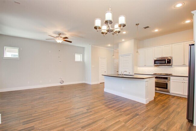 Building Photo - 18118 Moonlit River Dr