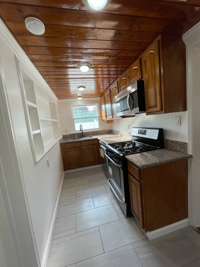 Building Photo - 11116 Matteson Ave