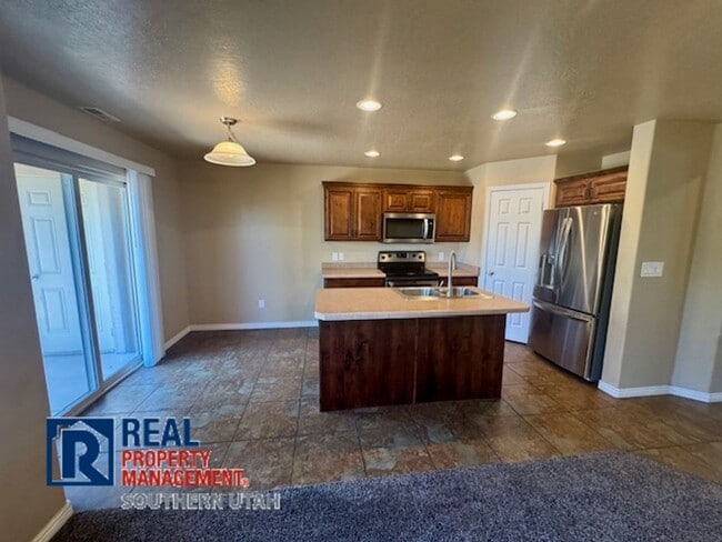 Building Photo - Hidden Valley Townhome