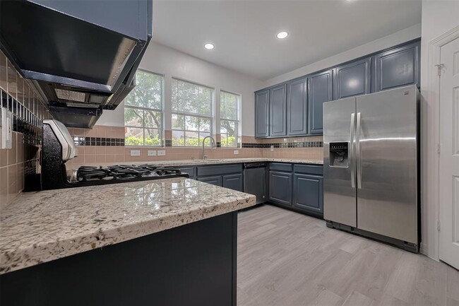 Building Photo - 4160 Greystone Way