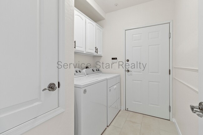 Building Photo - 11000 N 77th Pl