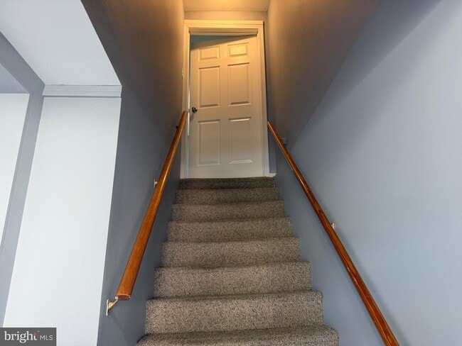 Building Photo - 415 Maple St