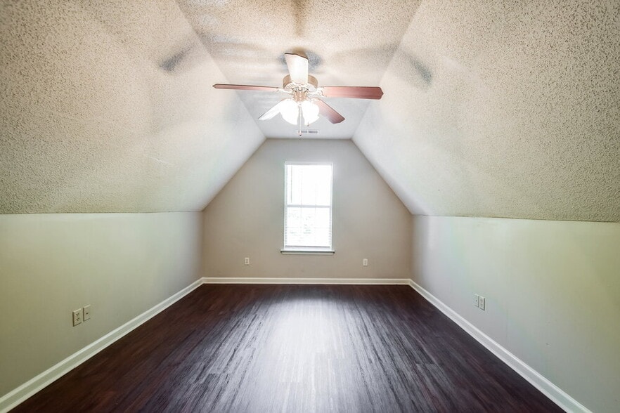 Building Photo - 5604 Corvin Ln