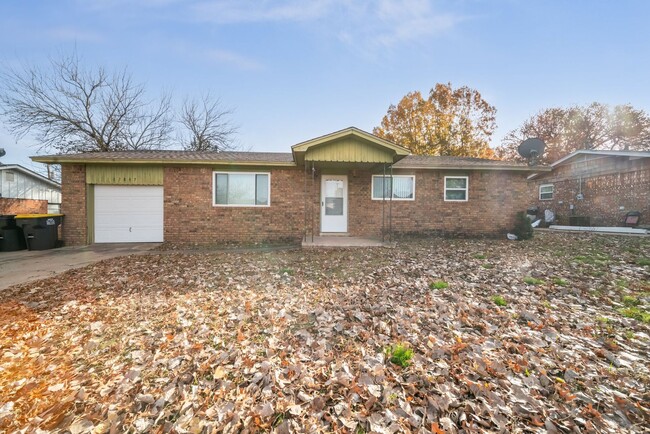 Primary Photo - Amazing 3 Bedroom Home in Coweta!